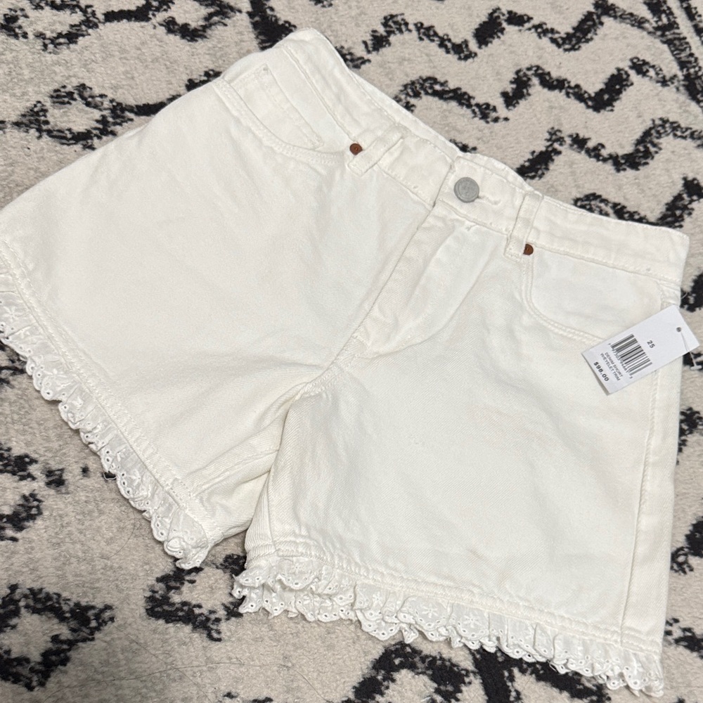 Blank NYC Head in the clouds eyelet Lace Trim Jean Shorts - 25